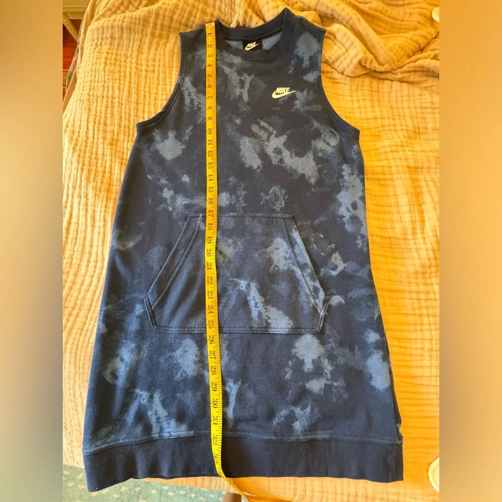 Nike women’s athletic dress. In perfect condition, size Medium. - Picture 7 of 11
